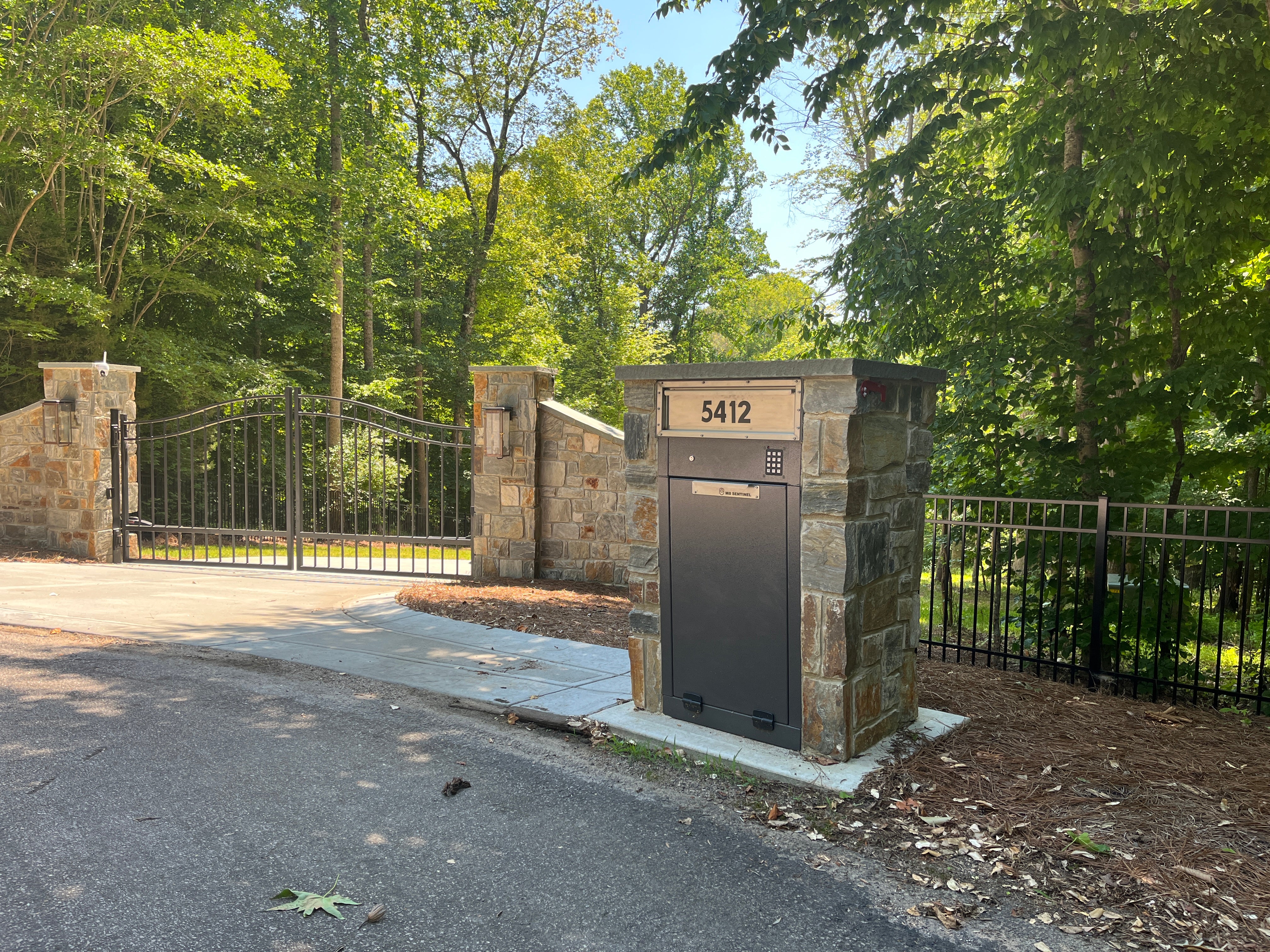 Reinventing Mail Security: The Locking Mailbox with Package Handling F